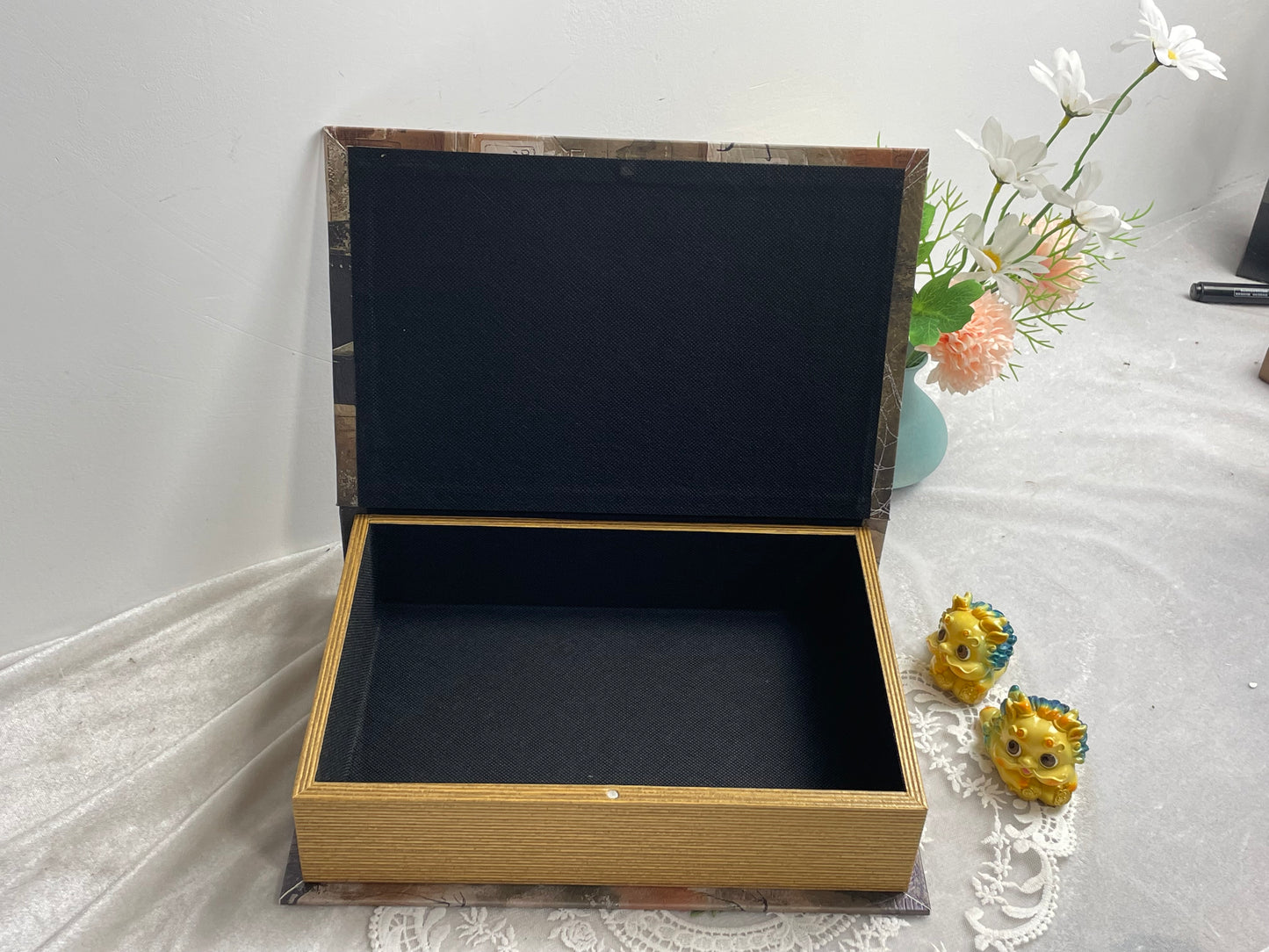 096 Wooden box